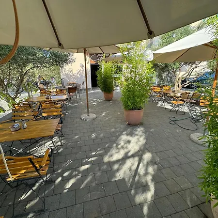 Viktoria Lodge Bed And Breakfast Srima