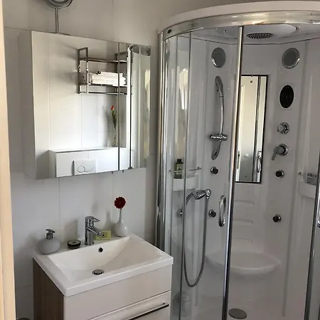 Bed & Breakfast Viktoria 4*