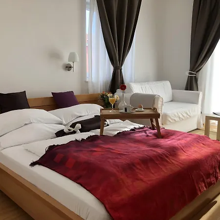Viktoria Lodge Bed And Breakfast 4*