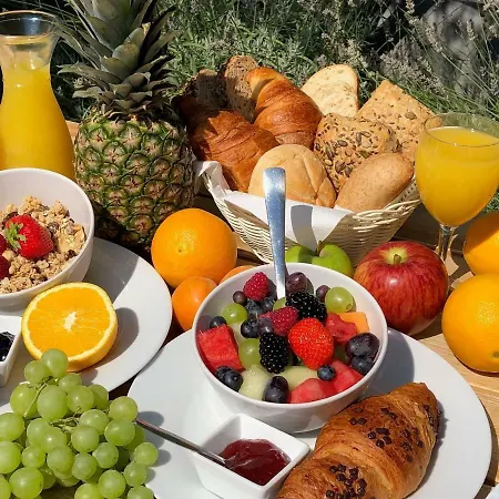 Bed & Breakfast Viktoria 4*