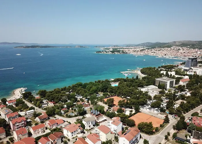 לינה וארוחת בוקר Viktoria