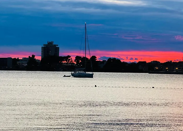 Viktoria לינה וארוחת בוקר 4*