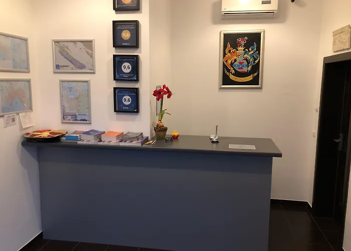 לינה וארוחת בוקר Viktoria 4*