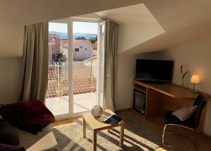 Viktoria לינה וארוחת בוקר 4*