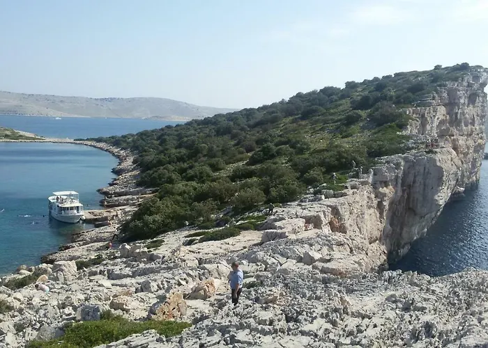 Viktoria לינה וארוחת בוקר 4*